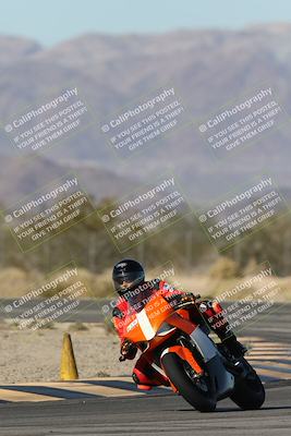 media/Dec-04-2025-Racers Edge (Thu) [[5ebc9f124d]]/3-B Group/1-Session 1 (Turn 7)/